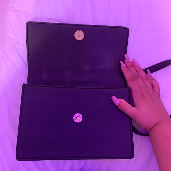 GUESS leather mini chain charm purse - Picture 2 of 4